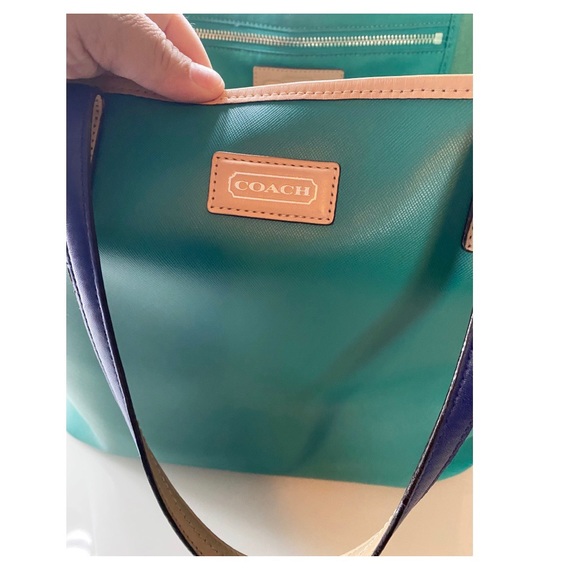 ‘Like-New Leather Coach Tote’👜 - Picture 7 of 12